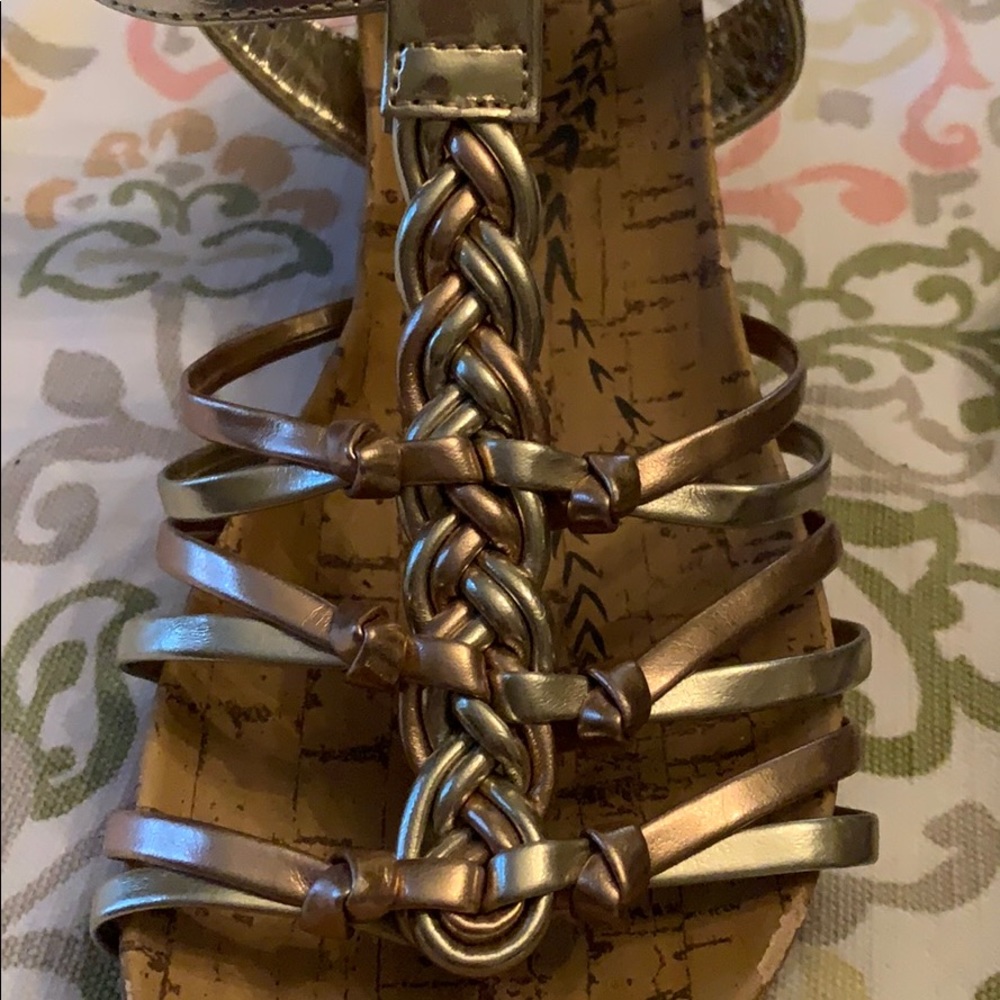 Kenneth Cole Size 1 Sandals - Picture 3 of 3